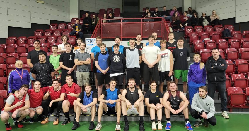 Zdjęcie grupowe składu koszykarskiego
